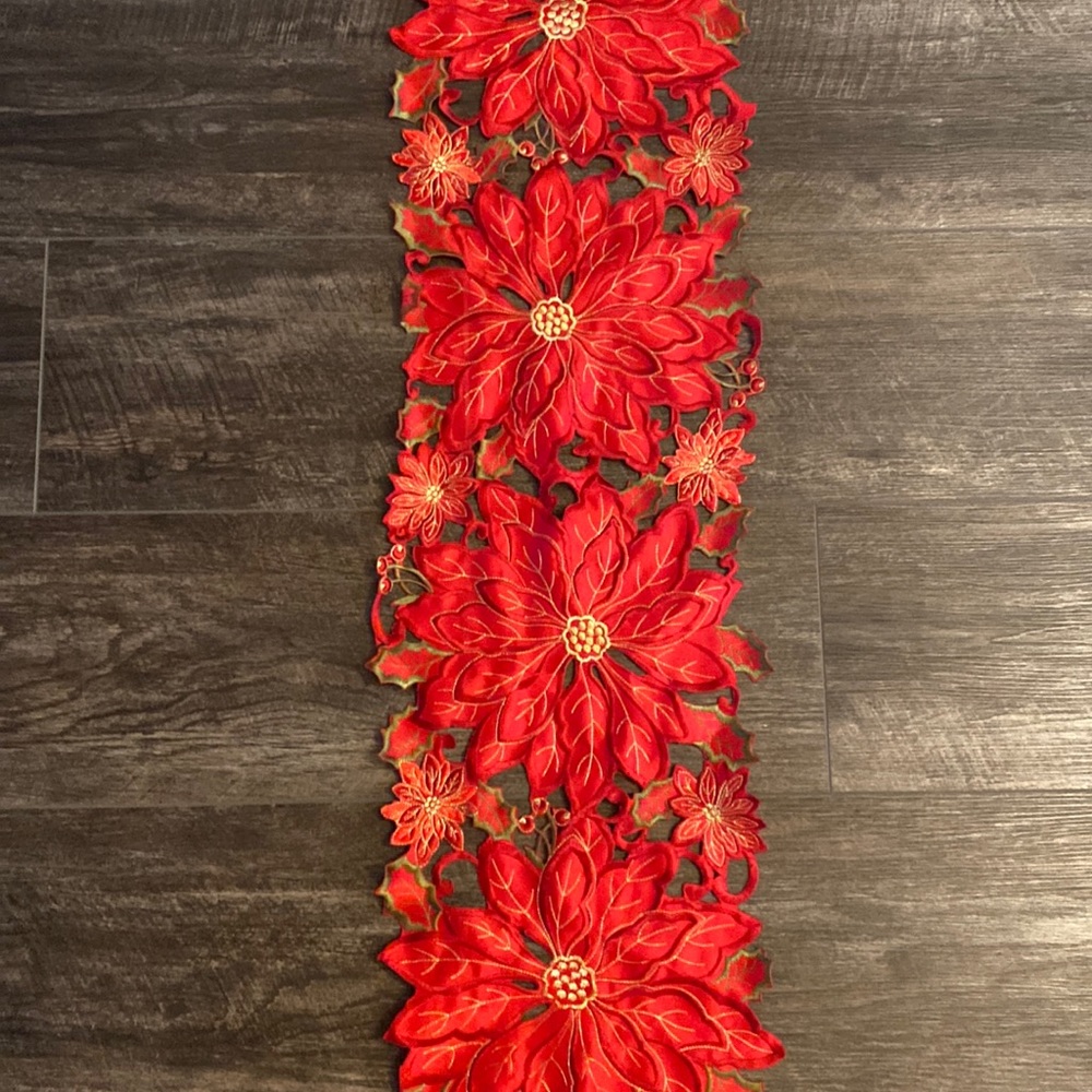 Home Decor Red Pointsetta Christmas Holiday 5 ft Table  Runner